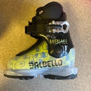 Dalbello Kids ski boots - Size 15.5 (toddler 8)